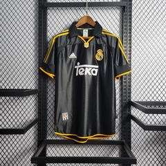 real-madrid-adidas-retro-1999-2001-away-reserva-2-fora-preto-preta-liga-dos-campeoes-champions-league-patrocinios-patrocinadores-patches-patch-torcedor-torcedores-futebol-masculino-masculina-frete-gratis-envio-campeonato-internacional-europa-europeu-europ