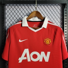 manchester-united-nike-retro-2010-2011-home-titular-1-casa-vermelho-vermelha-liga-dos-campeoes-champions-league-patrocinios-patrocinadores-patches-patch-torcedor-torcedores-futebol-masculino-masculina-frete-gratis-envio-campeonato-internacional-europa-eur