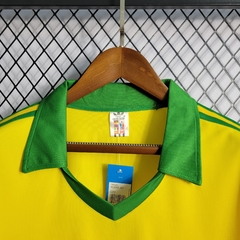 brasil-adidas-retro-1979-home-titular-1-casa-amarelo-amarela-verde-copa-do-mundo-patrocinios-patrocinadores-patches-patch-torcedor-torcedores-futebol-masculino-masculina-frete-gratis-envio-campeonato-internacional-selecao-selecoes-tecnologia-elastano-poli