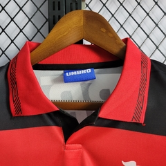flamengo-umbro-retro-1992-1993-home-titular-1-casa-preto-preta-vermelho-vermelha-patrocinios-patrocinadores-patches-patch-torcedor-torcedores-futebol-masculino-masculina-regata-campeonato-uniformes-uniforme-personalizacao-personalizada-autenticas-autentic