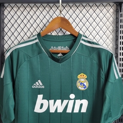 real-madrid-adidas-retro-2012-2013-third-terceiro-terceira-3-verde-escuro-liga-dos-campeoes-champions-league-patrocinios-patrocinadores-patches-patch-torcedor-torcedores-futebol-masculino-masculina-frete-gratis-envio-campeonato-internacional-europa-europe