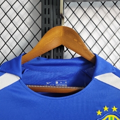 brasil-nike-retro-2002-away-reserva-2-fora-azul-branco-copa-do-mundo-patrocinios-patrocinadores-patches-patch-torcedor-torcedores-futebol-masculino-masculina-frete-gratis-envio-campeonato-internacional-selecao-selecoes-tecnologia-elastano-poliester-