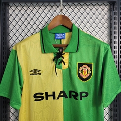 manchester-united-umbro-retro-1992-1994-third-terceiro-terceira-3-verde-amarelo-amarela-liga-dos-campeoes-champions-league-patrocinios-patrocinadores-patches-patch-torcedor-torcedores-futebol-masculino-masculina-frete-gratis-envio-campeonato-internacional