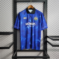 newcastle-asics-retro-1993-1995-away-reserva-2-fora-azul-liga-dos-campeoes-champions-league-patrocinios-patrocinadores-patches-patch-torcedor-torcedores-futebol-masculino-masculina-frete-gratis-envio-campeonato-internacional-europa-europeu-europeus-tecnol