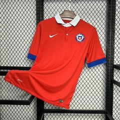 camisa-do-chile-nike-retrô-2015-home-1-casa-titular-i-vermelha-patrocinios-patrocinadores-uniforme-antiga-autêntica-contemporânea-reliquia-profissional-torcedor-masculina-futebol-masculino-masculina-confortavel-frete-gratis-qualidade-loja-confiável-