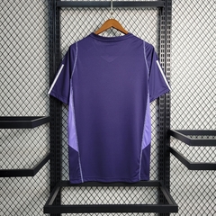 cruzeiro-adidas-2023-2024-treino-treinamento-roxo-roxa-lilas-azul-escuro-patrocinios-patrocinadores-patches-patch-torcedor-torcedores-futebol-masculino-masculina-regata-campeonato-uniformes-uniforme-personalizacao-personalizada-autenticas-autentica-regata