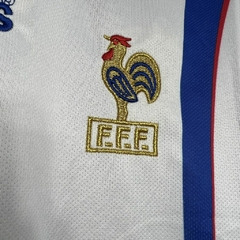 camisa-do-frança-adidas-retrô-1996-away-2-fora-reserva-ii-vermelho-azul-branca-escuro-patrociníos-patrocinadores-uniforme-antiga-contemporânea-autêntica-rara-colecionadores-profissional-torcedor-torcedores-elastano-comprar-online-
