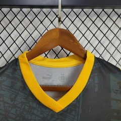 camisa-do-borussia-dortmund-puma-2023-2024-23-24-edição-especial-preta-amareloa-iduna-park-stadium-50-anos-patrocinios-patrocinadores-uniforme-nova-lancamento-novo-profissional-torcedor-torcedores-masculina-futebol-masculino-masculina-confortavel-frete-gr