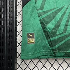 camisa-do-borussia-monchengladbach-puma-2024-2025-24-25-away-2-fora-reserva-ii-segundo-alternativa-branca-verde-bundesliga-patrociníos-patrocinadores-uniforme-nova-lançamento-novo-profissional-torcedor-torcedores-elastano-futebol-masculina-masculino-homem