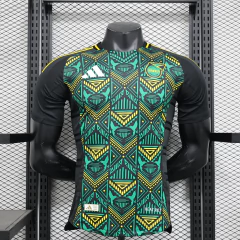 camisa-reserva-da-jamaica-adidas-2024-2025-24-25-away-2-fora-ii-segunda-alternativa-preta-verde-amarelo-com-patrociníos-patrocinadores-uniforme-nova-lançamento-temporada-profissional-torcedor-torcedores-elastano-futebol-masculina-masculino-frete-grátis-