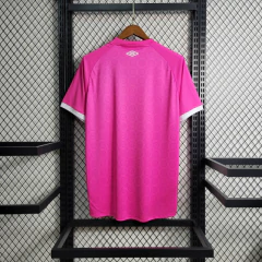 camisa-especial-outubro-rosa-do-santos-umbro-2023-2024-23-24-comemorativa-neymar-jr-com-patrociníos-patrocinadores-uniforme-nova-lançamento-temporada-profissional-torcedor-torcedores-elastano-futebol-masculina-frete-grátis