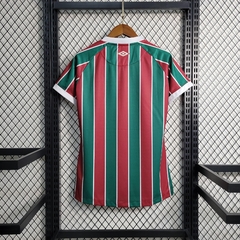 fluminense-umbro-2023-2024-home-titular-1-casa-vinho-vermelho-vermelha-verde-escuro-patrocinios-patrocinadores-patches-patch-torcedor-torcedores-torcedora-futebol-feminina-feminino-oficiais-oficial-originais-original-produtos-produto-licenciado-licenciado
