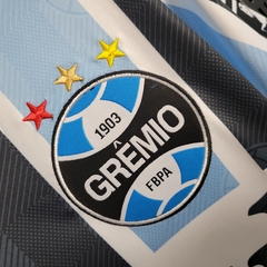 gremio-penalty-retro-1998-home-titular-casa-1-azul-preto-preta-patrocinios-patrocinadores-patches-patch-torcedor-torcedores-futebol-masculino-masculina-regata-campeonato-uniformes-uniforme-personalizacao-personalizada-autenticas-autentica-regatas-melhores