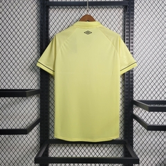 gremio-umbro-2023-2024-goleiro-amarelo-amarela-bege-patrocinios-patrocinadores-patches-patch-torcedor-torcedores-futebol-masculino-masculina-regata-campeonato-uniformes-uniforme-personalizacao-personalizada-autenticas-autentica-regatas-melhores-linda-lind