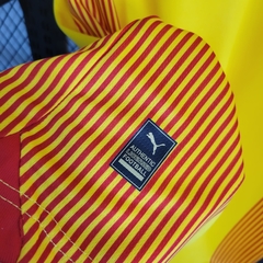 racing-club-lens-puma-2023-2024-home-titular-primeiro-primeira-1-casa-vermelho-vermelha-amarelo-amarela-laranja-patrocinios-patrocinadores-patches-patch-torcedor-torcedores-futebol-masculino-masculina-regata-campeonato-uniformes-uniforme-personalizacao-pe