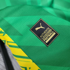 manchester-city-puma-2023-2024-goleiro-verde-de-bruyne-halland-bernardo-silva-alvarez-rodri-rodrigo-ederson-patrocinios-patrocinadores-patches-patch-torcedor-torcedores-futebol-masculino-masculina-regata-oficiais-oficial-originais-original-produtos-produt