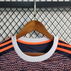 nottingham-forest-adidas-23-24-2023-2024-third-3-terceira-terceiro-iii-azul-preto-laranja-patrocinios-patrocinadores-patches-patch-oficial-original-licenciada-camisa-camiseta-nova-lancamento-temporada-novo-profissional-modelo-torcedor-torcedores-futebol-m