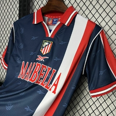 camisa-reserva-do-atlético-de-madrid-reebok-retrô-1998-1999-away-2-fora-ii-segunda-alternativa-vermelho-branco-azul-patrociníos-patrocinadores-uniforme-antiga-contemporânea-reliquía-velha-rara-colecionadores-profissional-torcedor-torcedores-elastano-futeb