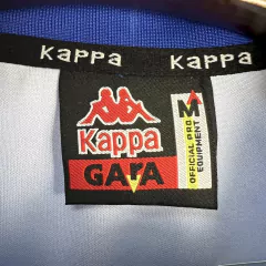 camisa-reserva-do-juventus-kappa-retrô-1996-1997-away-2-fora-ii-azul-amarela-patrociníos-patrocinadores-uniforme-antiga-contemporânea-reliquía-velha-rara-colecionadores-profissional-torcedor-torcedores-elastano-futebol-frete-grátis-envio-rápido