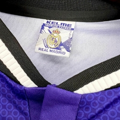 camisa-reserva-do-real-madrid-kelme-retrô-1997-1998-away-2-fora-ii-roxa-lilas-patrociníos-patrocinadores-uniforme-antiga-contemporânea-reliquía-velha-rara-colecionadores-profissional-torcedor-torcedores-elastano-futebol-frete-grátis-envio-rápido
