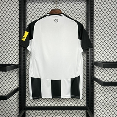 camisa-do-newcastle-united-adidas-2024-2025-24-25-home-1-casa-titular-i-primeiro-preta-branca-bruno-premier-league-patrociníos-patrocinadores-uniforme-nova-lançamento-novo-profissional-torcedor-torcedores-elastano-futebol-masculina-masculino-homem-frete-g