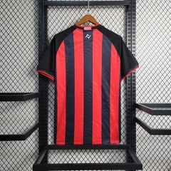 vitoria-volt-leao-2023-2024-home-titular-1-casa-preta-preto-vermelho-vermelha-patrocinios-patrocinadores-patches-patch-torcedor-torcedores-futebol-masculino-masculina-regata-campeonato-uniformes-uniforme-personalizacao-personalizada-autenticas-autentica-r