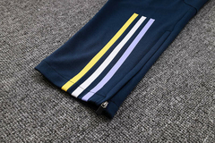 real-madrid-adidas-2023-2024-23-24-azul-escuro-bege-casaco-agasalho-blusao-frio-inverno-de-ziper-ate-o-peito-calca-calção-conjunto-academia-treino-treinar-treinamento-malhar-novo-nova-lancamento-temporada-profissional-original-oficial-loja-confiavel-quali