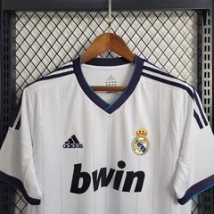 real-madrid-adidas-retro-2012-2013-home-titular-1-casa-azul-branco-branca-liga-dos-campeoes-champions-league-patrocinios-patrocinadores-patches-patch-torcedor-torcedores-futebol-masculino-masculina-frete-gratis-envio-campeonato-internacional-europa-europe