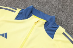 conjunto-agasalho-de-treino-do-ajax-adidas-2024-2025-24-25-amarelo-e-azul-bege-pré-jogo-aquecimento-treino-treinamento-zíper-completo-jaqueta-casaco-corta-vento-inverno-frio-chuva-calça-calção-fresco-academia-treino-treinar-treinamento-malhar-novo-nova-la