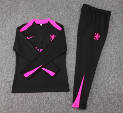 conjunto-de-treino-do-chelsea-nike-2023-2024-2025-23-24-25-preto-rosa-pré-jogo-aquecimento-treino-treinamento-agasalho-jaqueta-casaco-corta-vento-inverno-frio-chuva-calça-calção-fresco-academia-treino-treinar-treinamento-malhar-novo-nova-lançamento-tempor