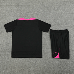conjunto-de-treino-do-chelsea-nike-2024-2025-24-25-preto-rosa-pré-jogo-camisa-camiseta-regata-quente-short-bermuda-calção-fresco-academia-treino-treinar-treinamento-malhar-novo-nova-lançamento-temporada-profissional-original-oficial