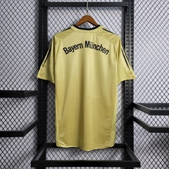 bayern-de-munique-munchen-retro-2004-2005-away-reserva-2-fora-marrom-bronze-dourada-dourado-patrocinios-patrocinadores-patches-patch-torcedor-torcedores-futebol-masculino-masculina-frete-gratis-envio-campeonato-internacional-europa-europeu-europeus-tecnol
