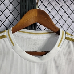 real-madrid-adidas-retro-2019-2020-home-titular-primeiro-primeira-dourada-dourado-patrocinios-patrocinadores-patches-patch-torcedor-torcedores-futebol-masculino-masculina-regata-campeonato-uniformes-uniforme-personalizacao-personalizada-autenticas-autenti