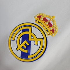 real-madrid-adidas-retro-2011-2012-manga-longa-cumprida-home-titular-1-casa-dourada-dourado-branco-branca-liga-dos-campeoes-champions-league-patrocinios-patrocinadores-patches-patch-torcedor-torcedores-futebol-masculino-masculina-frete-gratis-envio-campeo