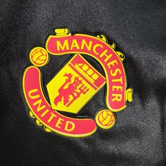manchester-united-umbro-retro-1998-away-reserva-2-fora-preto-preta-liga-dos-campeoes-champions-league-patrocinios-patrocinadores-patches-patch-torcedor-torcedores-futebol-masculino-masculina-frete-gratis-envio-campeonato-internacional-europa-europeu-europ
