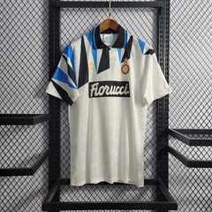 inter-de-milao-umbro-retro-1992-1993-away-reserva-2-fora-branco-branca-azul-liga-dos-campeoes-champions-league-patrocinios-patrocinadores-patches-patch-torcedor-torcedores-futebol-masculino-masculina-frete-gratis-envio-campeonato-internacional-europa-euro