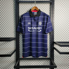 manchester-city-umbro-retro-1999-2000-away-reserva-2-fora-azul-escuro-liga-dos-campeoes-champions-league-patrocinios-patrocinadores-patches-patch-torcedor-torcedores-futebol-masculino-masculina-frete-gratis-envio-campeonato-internacional-europa-europeu-eu