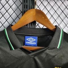 manchester-united-umbro-retro-1998-away-reserva-2-fora-preto-preta-liga-dos-campeoes-champions-league-patrocinios-patrocinadores-patches-patch-torcedor-torcedores-futebol-masculino-masculina-frete-gratis-envio-campeonato-internacional-europa-europeu-europ