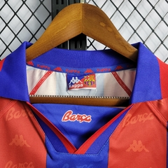 barcelona-barca-kappa-retro-1996-1997-home-1-titular-casa-vinho-escuro-azul-vermelho-vermelha-liga-dos-campeoes-champions-league-patrocinios-patrocinadores-patches-patch-torcedor-torcedores-futebol-masculino-masculina-frete-gratis-envio-campeonato-interna