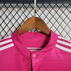real-madrid-adidas-retro-2014-2015-away-reserva-2-fora-rosa-liga-dos-campeoes-champions-league-patrocinios-patrocinadores-patches-patch-torcedor-torcedores-futebol-masculino-masculina-frete-gratis-envio-campeonato-internacional-europa-europeu-europeus-tec