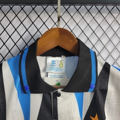 inter-de-milao-umbro-retro-1992-1993-away-reserva-2-fora-branco-branca-azul-liga-dos-campeoes-champions-league-patrocinios-patrocinadores-patches-patch-torcedor-torcedores-futebol-masculino-masculina-frete-gratis-envio-campeonato-internacional-europa-euro