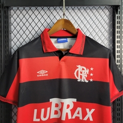 flamengo-umbro-retro-1992-1993-home-titular-1-casa-preto-preta-vermelho-vermelha-patrocinios-patrocinadores-patches-patch-torcedor-torcedores-futebol-masculino-masculina-regata-campeonato-uniformes-uniforme-personalizacao-personalizada-autenticas-autentic