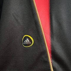 milan-adidas-retro-2010-2011-home-titular-1-casa-vermelho-vermelha-preto-preta-liga-dos-campeoes-champions-league-patrocinios-patrocinadores-patches-patch-torcedor-torcedores-futebol-masculino-masculina-frete-gratis-envio-campeonato-internacional-europa-e