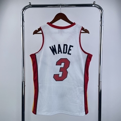 miami-heat-jordan-nike-2023-2005-2020-2024-wade-branca-branco-vermelha-vermelho-preto-preta-conferencia-leste-oeste-mitchell-and-ness-hardwood-classics-retro-masculina-masculino-regata-regatas-basquete-time-nba-uniforme-camisa-camiseta-blusa-roupas-roupa-