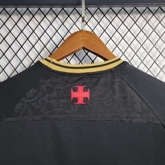 vasco-da-gama-kappa-2022-2023-goleiro-preto-preta-patrocinios-patrocinadores-patches-patch-torcedor-torcedores-futebol-masculino-masculina-regata-campeonato-uniformes-uniforme-personalizacao-personalizada-autenticas-autentica-regatas-melhores-copa-do-bras