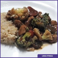 F10 - Frango xadrez com arroz integral