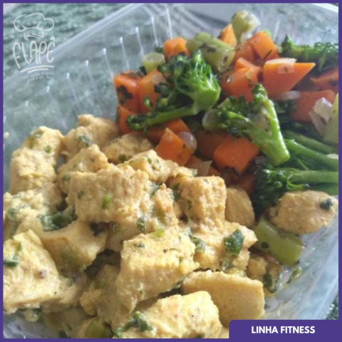 F20 - Iscas de frango com mix de legumes