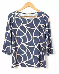 BLUSA Caroll 25102 MNG 3/4 GOLA CANOA VERSATI ESTAMPADA - loja online