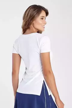 T-Shirt Branca Fitness Abertura Lateral UV50 Epulari na internet