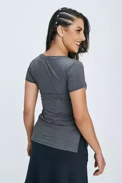 T-Shirt Branca Fitness Abertura Lateral UV50 Epulari - Loja de Roupas A Praça 